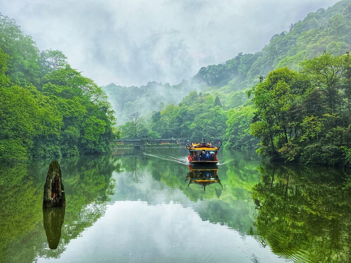Yuecheng-Lake-Dujiangyan